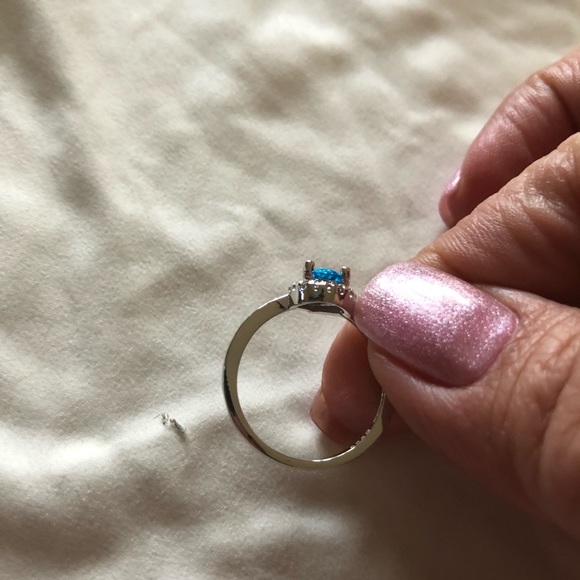 Blue and white topaz rings and earrings - Picture 6 of 8